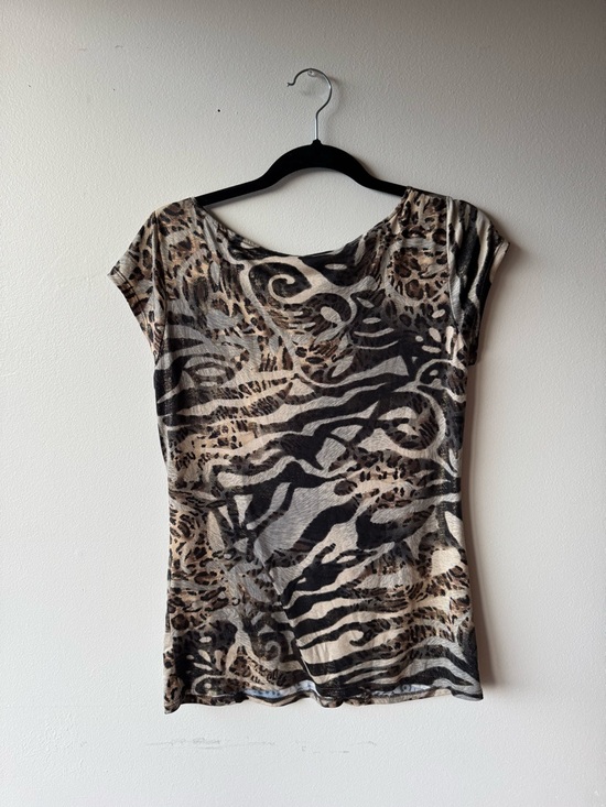 Bianca Nygard Animal Print Short Sleeve V-Neck Top - Picture 4 of 6